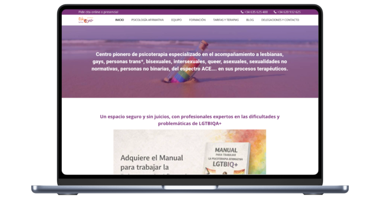 Un ordenador portátil mostrando la página de inicio de Tuyo Psicólogos LGTBIQ, destacando su red de centros y el directorio de especialistas en salud mental para el colectivo.